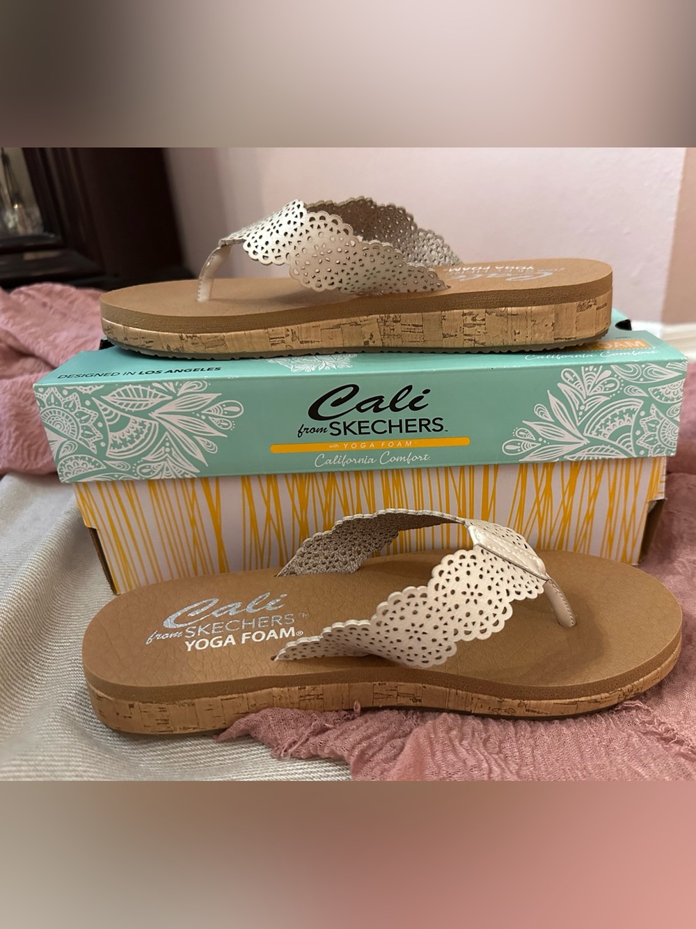 Skechers Cali Women's Scalloped Yoga Foam